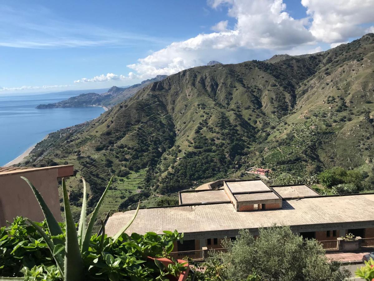 The Secret Garden Villa Forza d'Agro Exterior photo