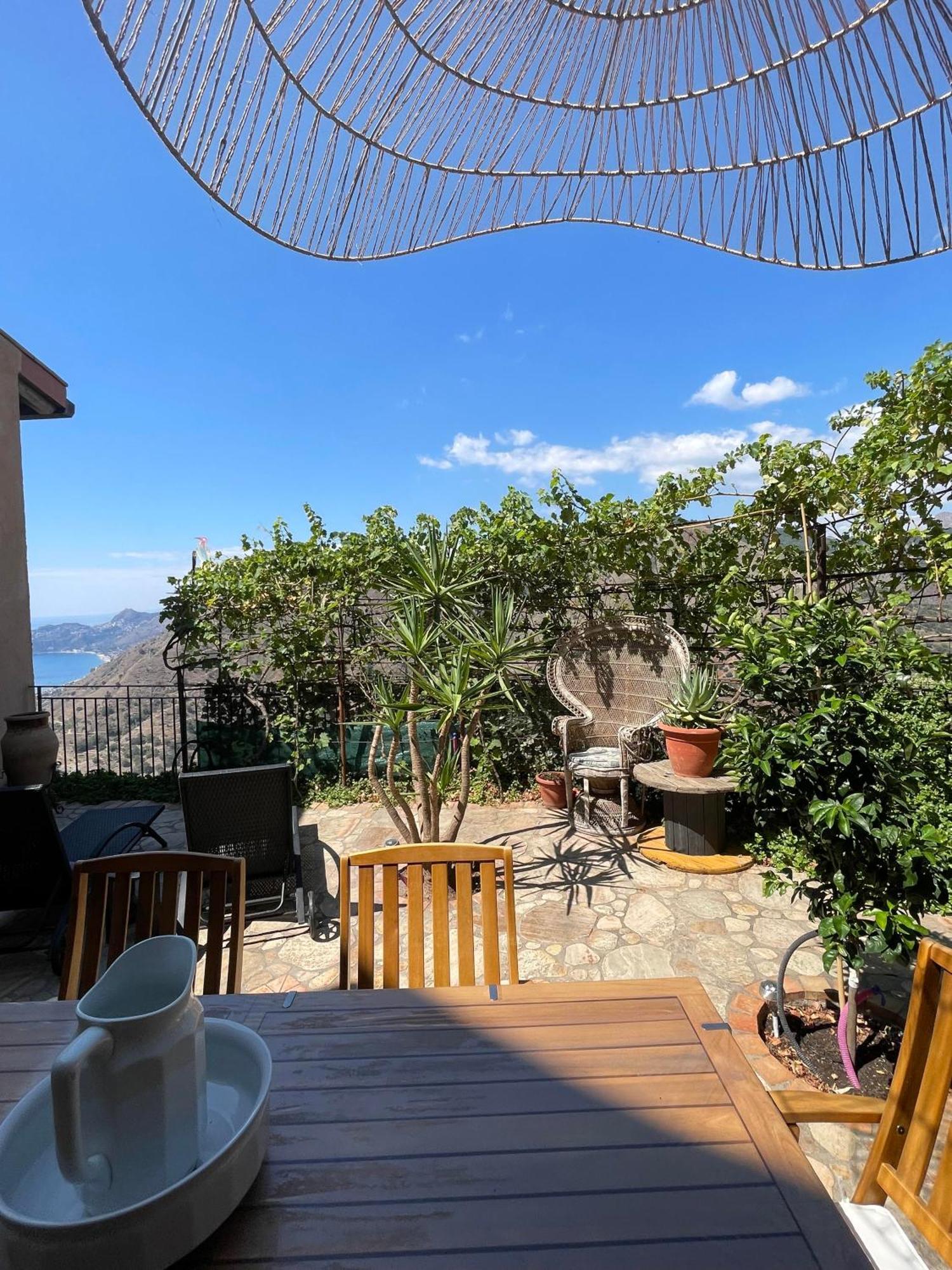 The Secret Garden Villa Forza d'Agro Exterior photo