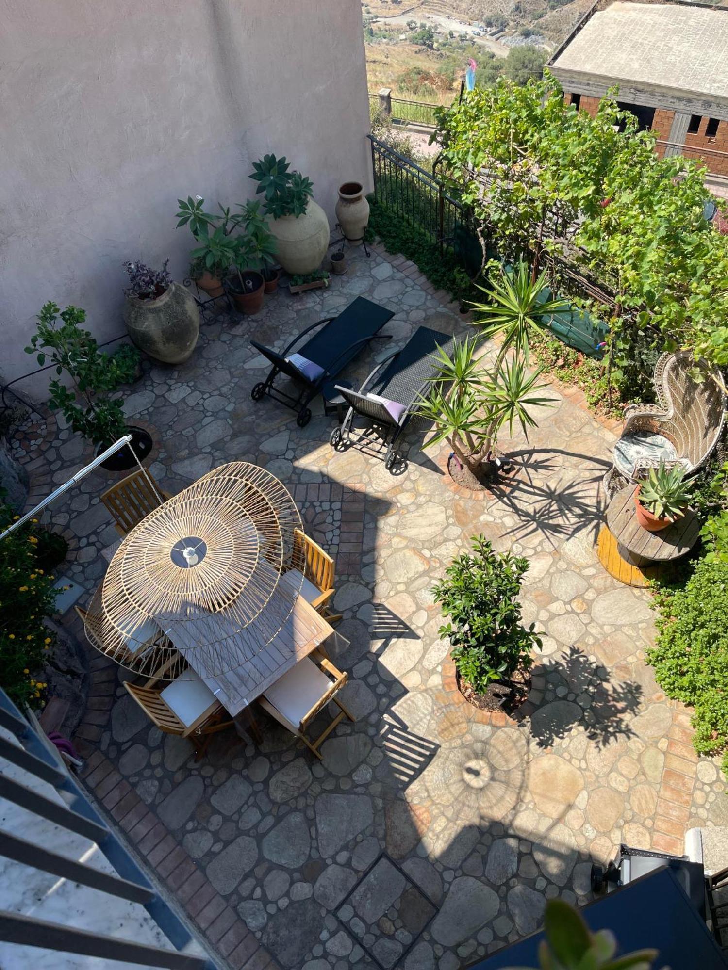 The Secret Garden Villa Forza d'Agro Exterior photo